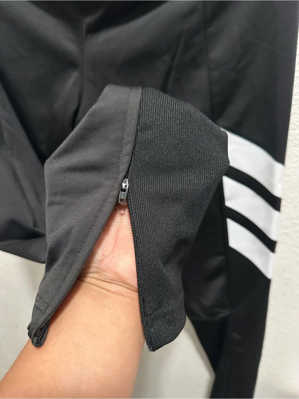 Men’s adidas pants Small